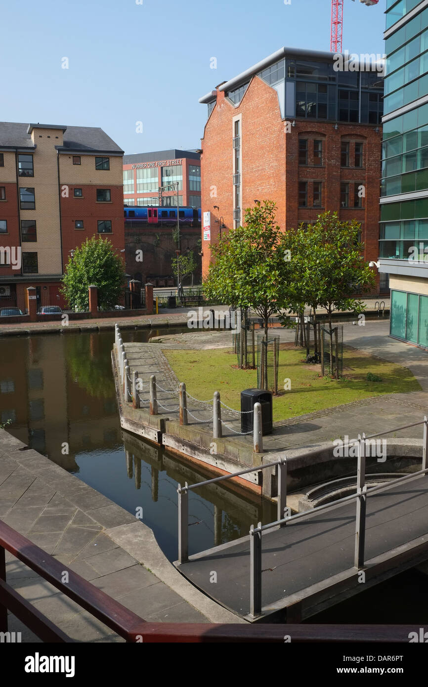 England, Manchester, moderne Büros am Bridgewater Kanal Stockfoto