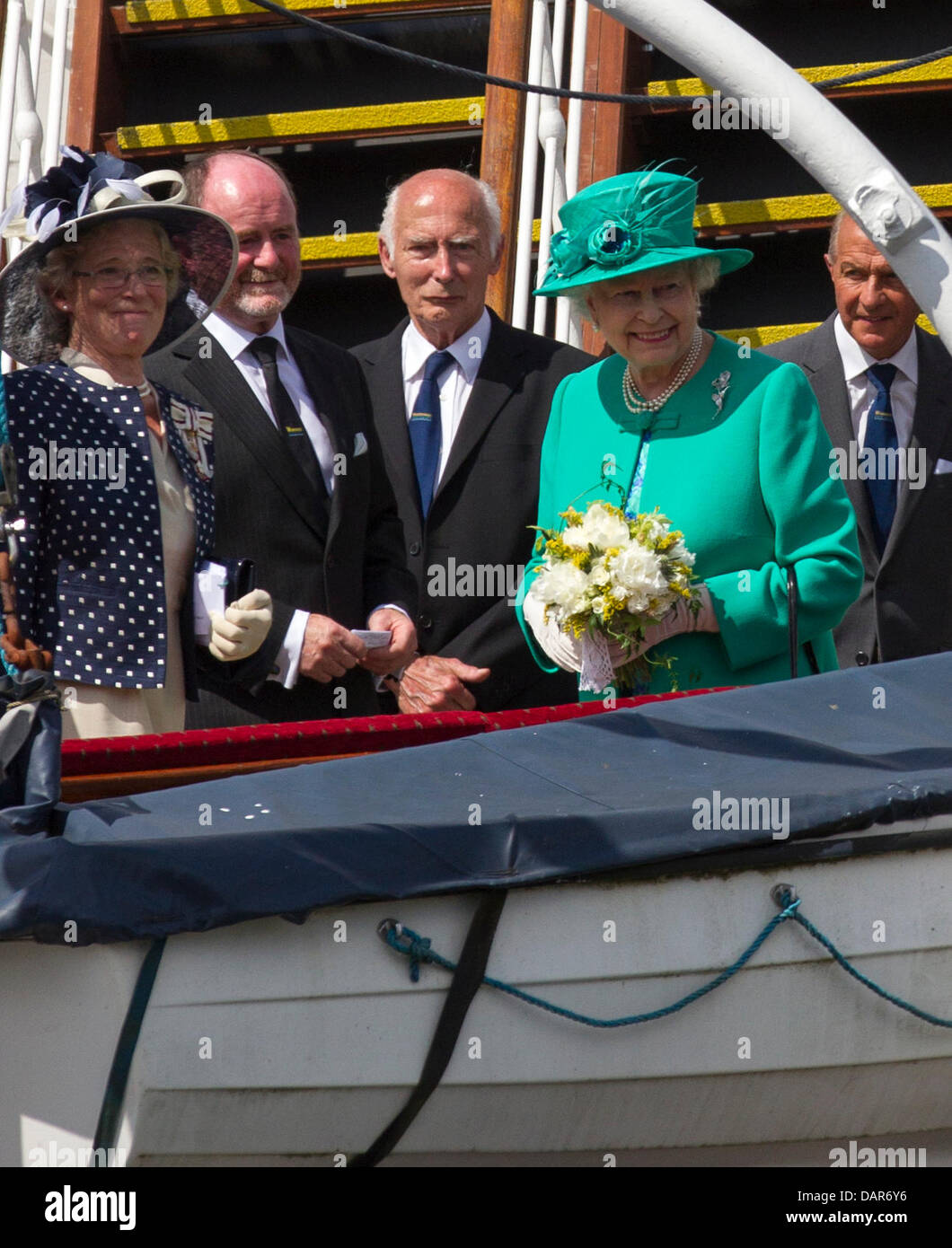 Windermere, Großbritannien. 17. Juli 2013. Ihre Majestät die Königin & The Princess Royal bei einem Besuch in Lake Windermere Credit: Shoosmith Sammlung/Alamy Live News Stockfoto