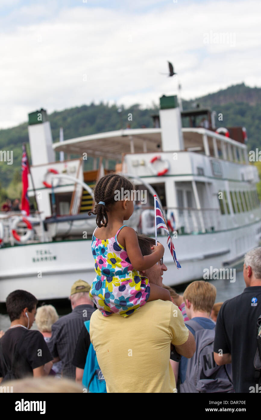 Windermere, Großbritannien. 17. Juli 2013. Ihre Majestät die Königin & The Princess Royal bei einem Besuch in Lake Windermere Credit: Shoosmith Sammlung/Alamy Live News Stockfoto