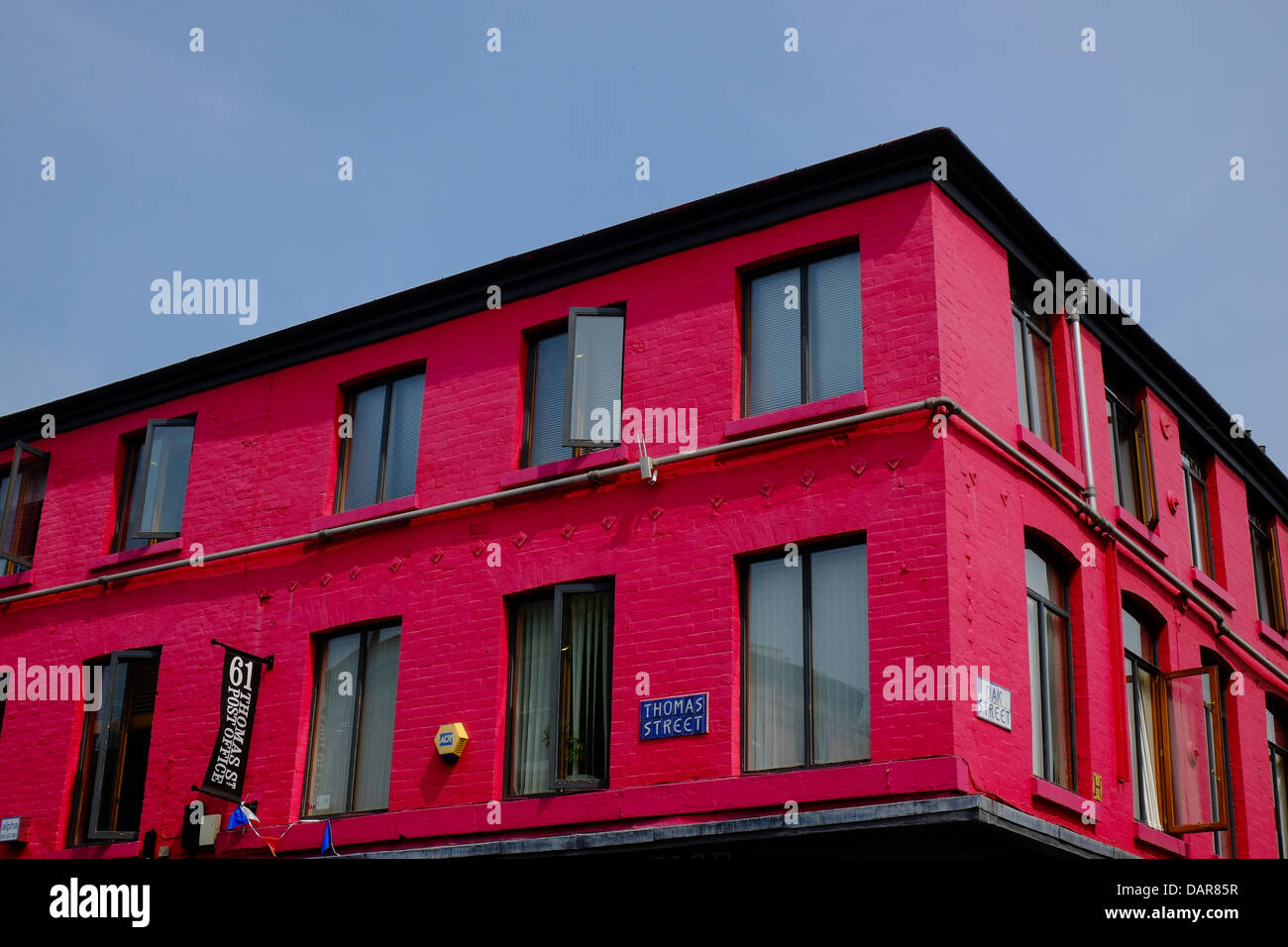 England, Manchester, bunt bemalten rote Gebäude im northern Quarter Stockfoto