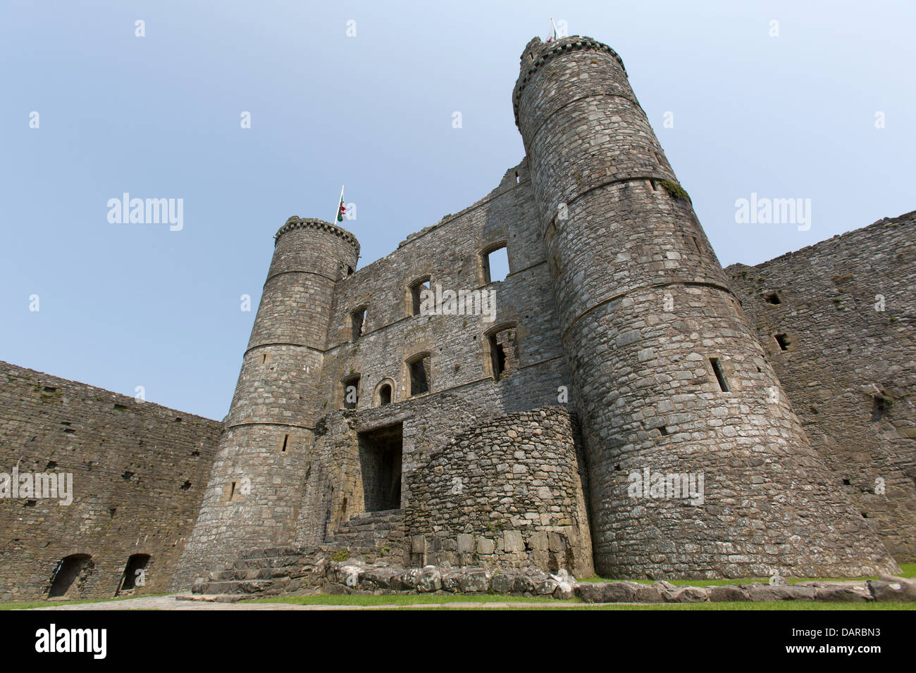 Stadt von Harlech, Wales.  Malerische Aussicht von Harlech Castle Torhaus und inneren Ward. Stockfoto