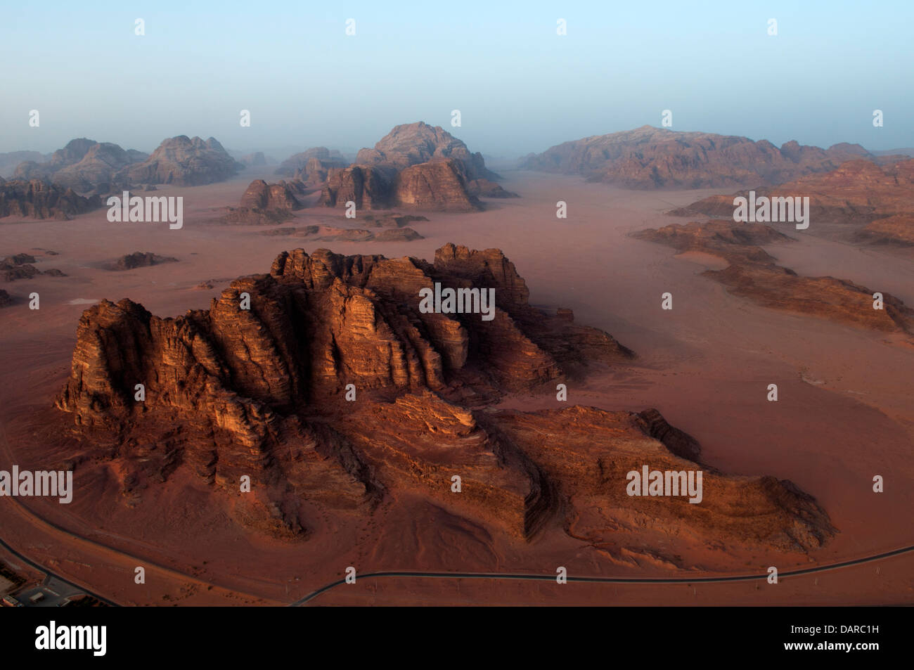 Wadi Rum Wüste gesehen aus einem Ballon, Jordanien Stockfoto
