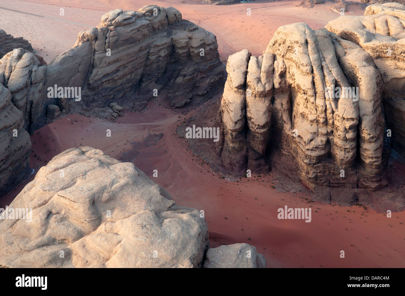 Wadi Rum Wüste gesehen aus einem Ballon, Jordanien Stockfoto