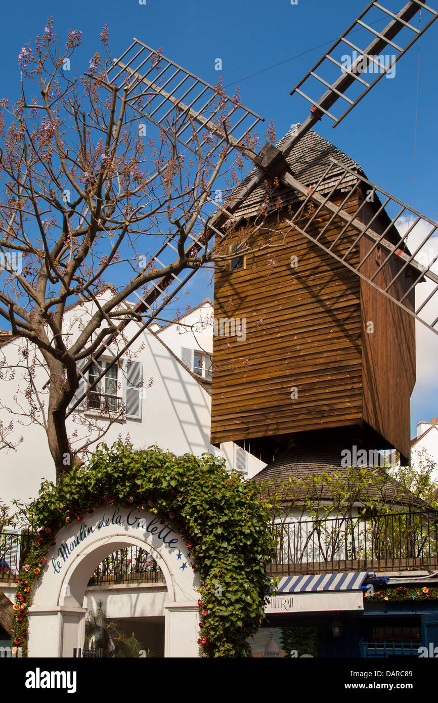 Moulin De La Galette, Windmühle und Restaurant, berühmt geworden durch Renoir Malerei, Montmartre, Paris Frankreich Stockfoto