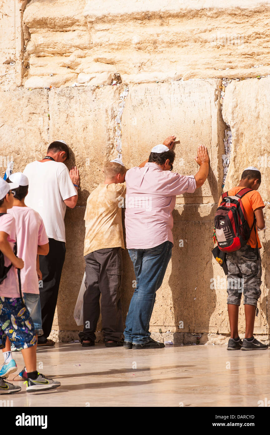 Westliche jungs Fotos und Bildmaterial in hoher Auflösung Alamy