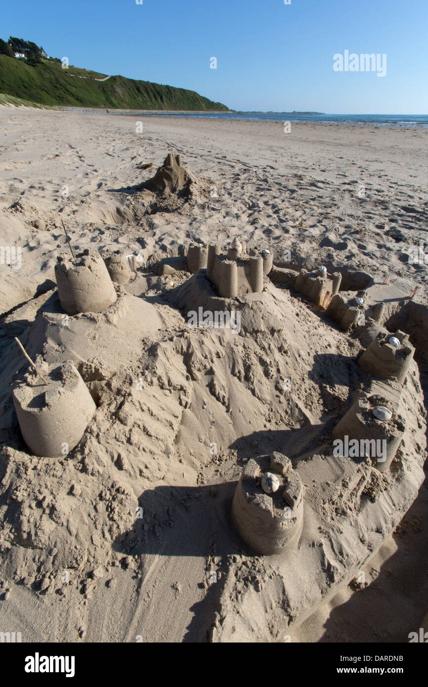 Stadt von Harlech, Wales. Eine verlassene Sandburg auf dem südlichen Abschnitt von Harlech Beach. Stockfoto