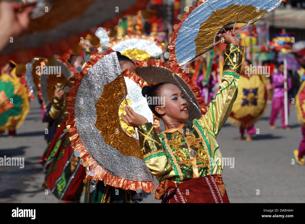 Koronadal, Philippinen. 18. Juli 2013. Während der 14. T'nalak Festival Parade in den südlichen Philippinen Koronadal Tänzer. Bildnachweis: Jef Maitem/ZUMAPRESS.com/Alamy Live-Nachrichten Stockfoto