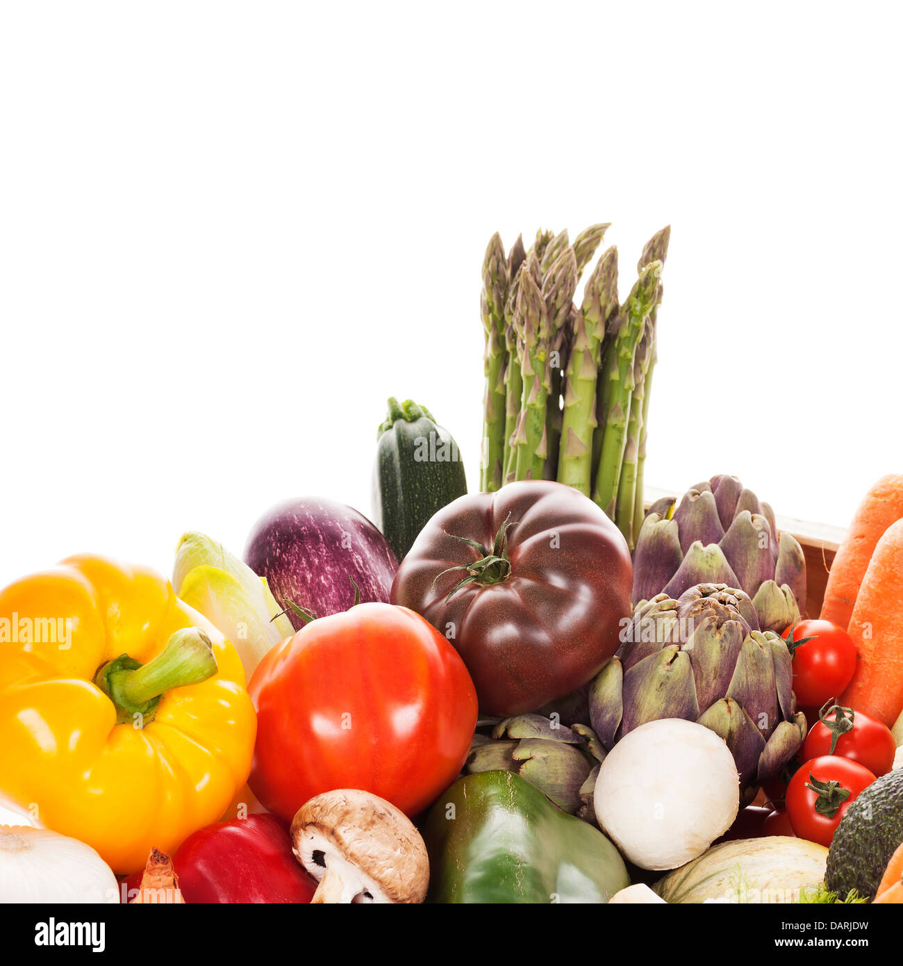 Auswahl an frischem Gemüse auf weißem Hintergrund Stockfoto