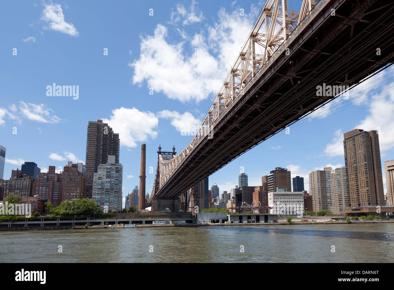 Queensboro Bridge gesehen von Roosevelt Island, New York City Stockfoto