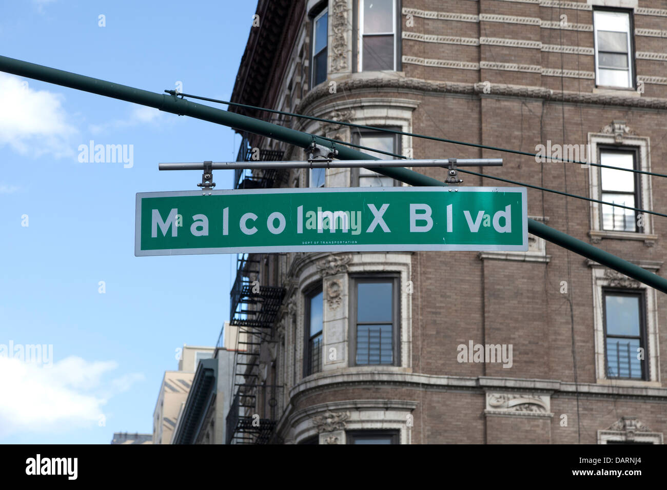 Straßenschild der Malcolm x Boulevard in East Harlem in New York City Stockfoto