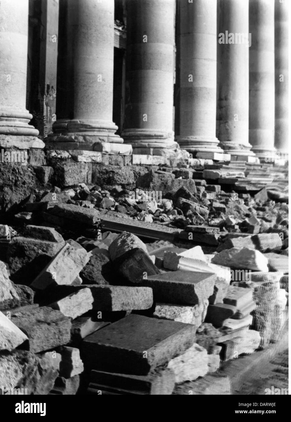 Nachkriegszeit, zerstörte Städte, Deutschland, München, Trümmer vor dem Haus der Kunst, 1945 / 1946, Zusatzrechte-Clearences-nicht vorhanden Stockfoto