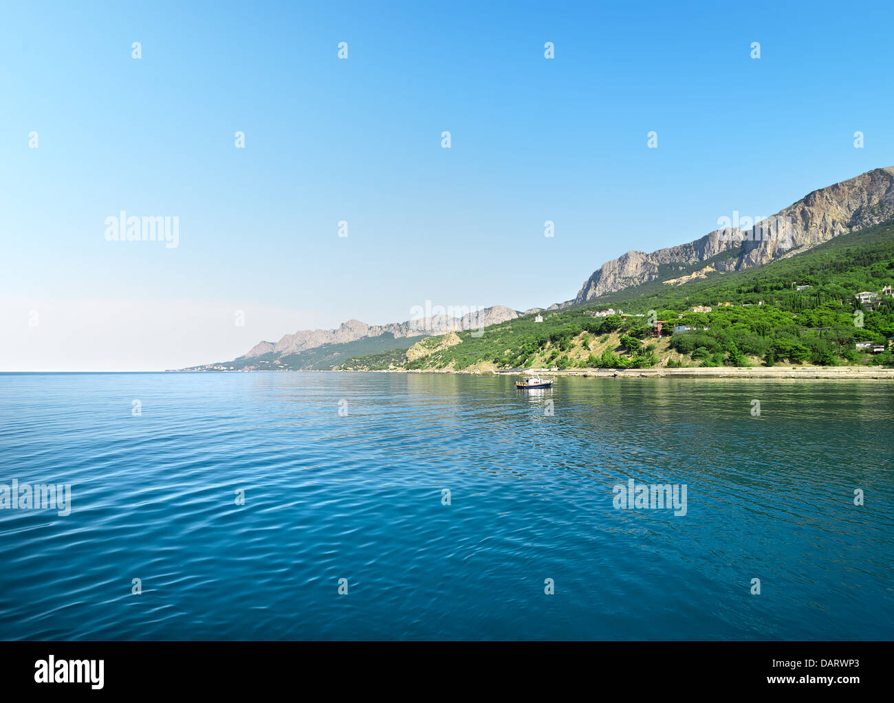 Schöne blaue Bucht in Bergen von Kastropol Stockfoto