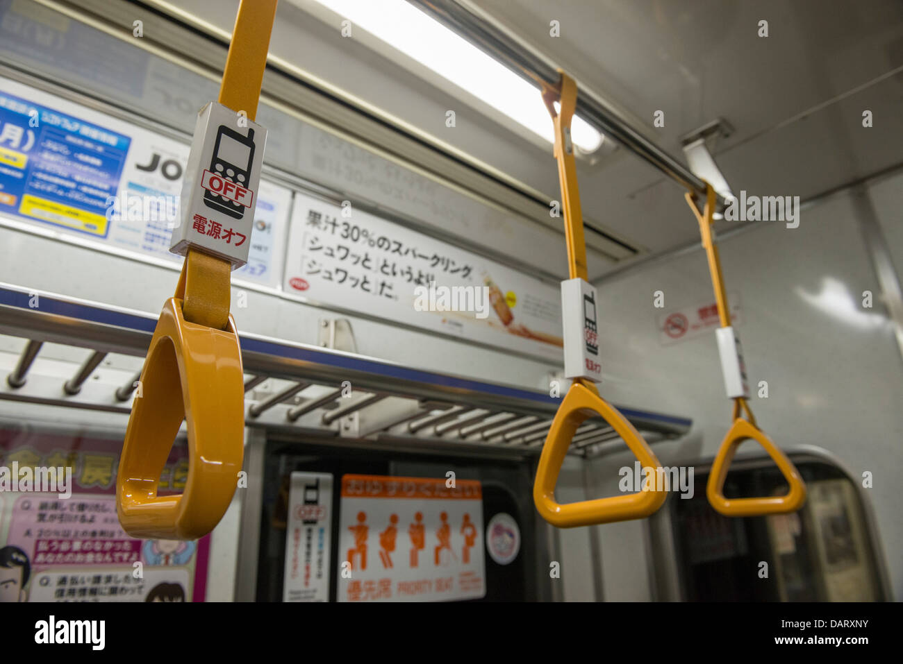 Sicherheitsgriff in einer japanischen Rail U-Bahn, Nagoya, Japan Stockfoto