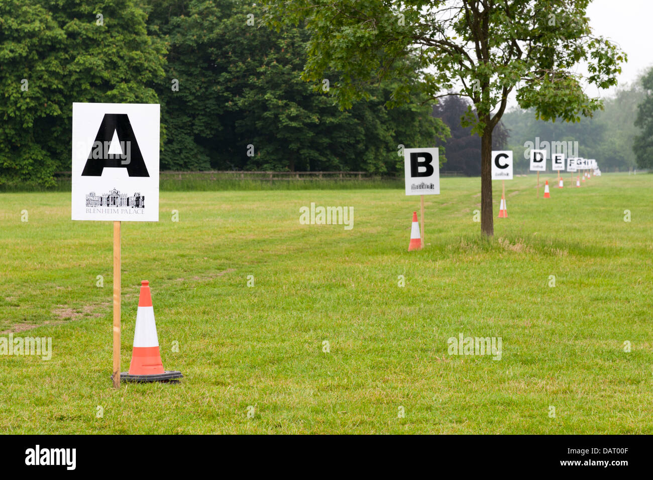 Alphabet-Parkplatz parken Zeichen bei Blenheim Palace Flower Show UK Stockfoto