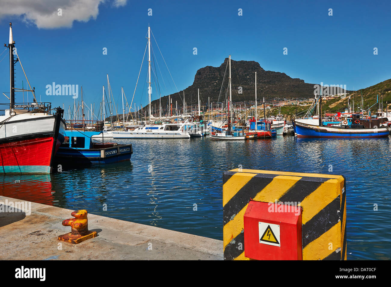 Angelboote/Fischerboote im Hafen von Hout Bay, Kapstadt, Western Cape, Südafrika Stockfoto