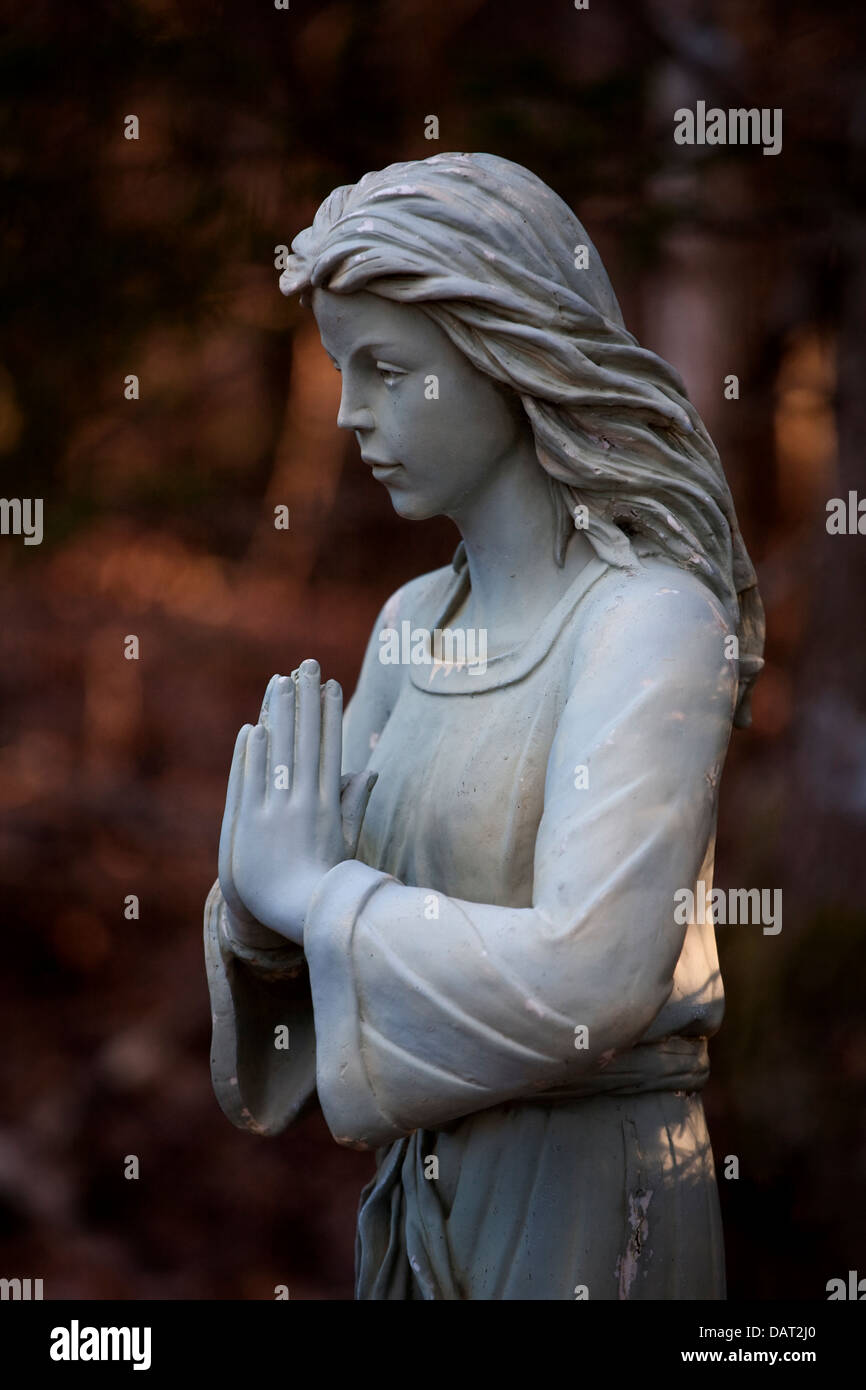 ProfilSeitenansicht einer Garten EngelStatue Stockfotografie Alamy