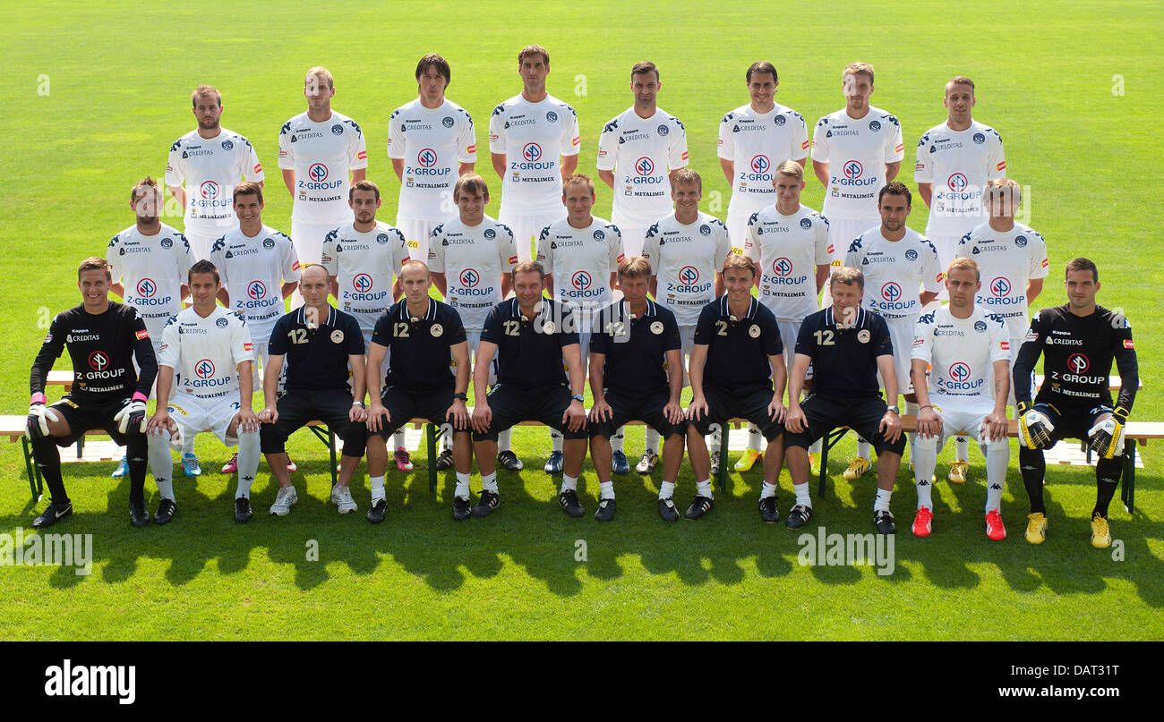 Fc Slovacko Tschechischen Fussball Liga Team Die Saison 2013 2014 Untere Reihe Von Links Torwart Mailand Heca Vladislav Volesak Masseur Radek Smolcak Torwart Trainer Martin Juricka Cheftrainer Svatopluk Habanec Co Trainer Jiri Dekar Co Trainer