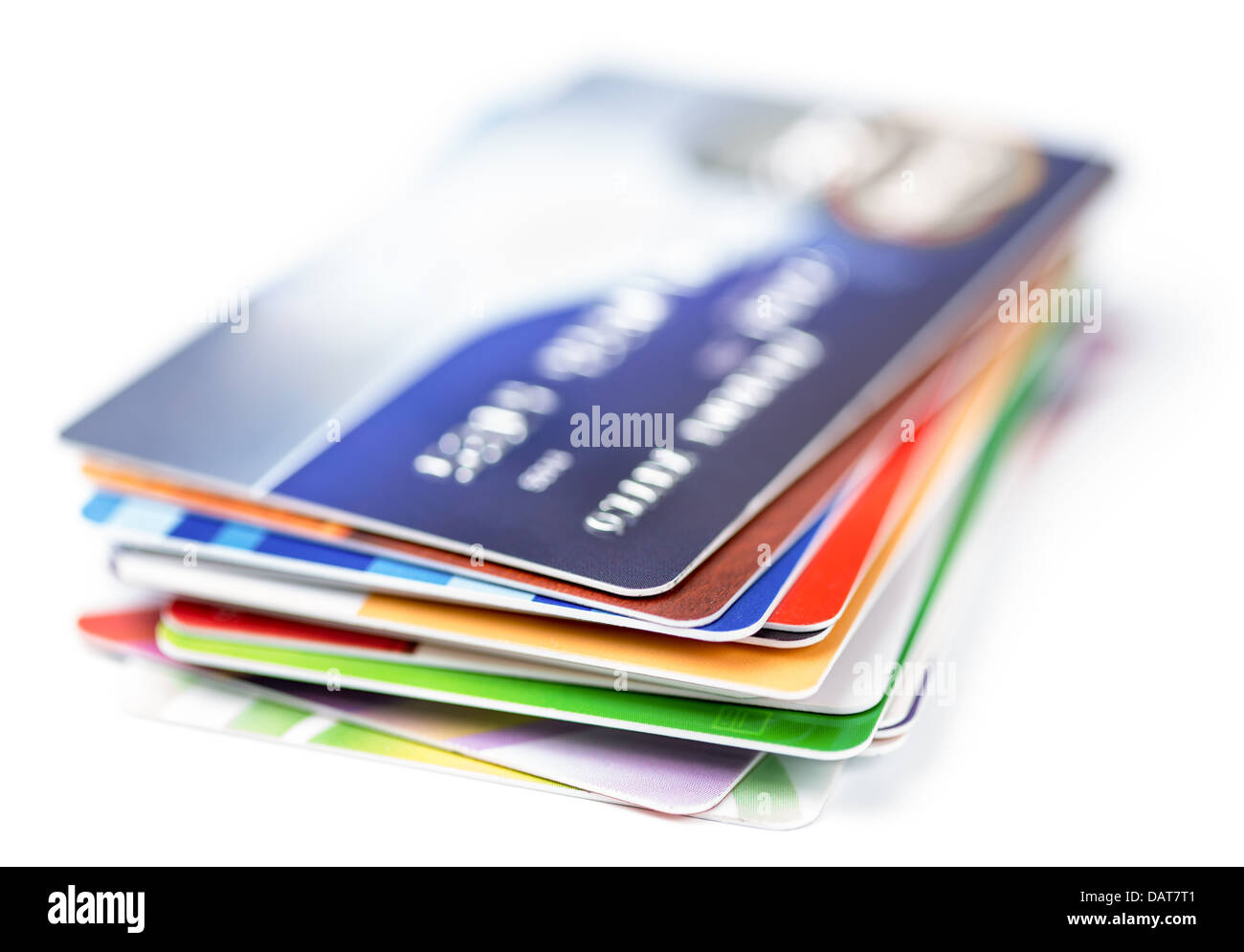 Kreditkarten-Stack auf weiß Stockfoto