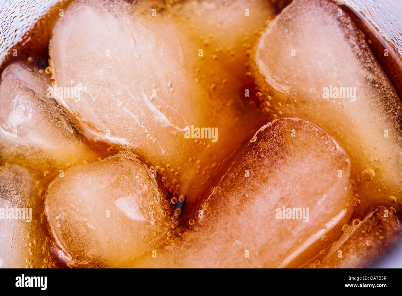 Cola Glas mit Eiswürfel Stockfoto