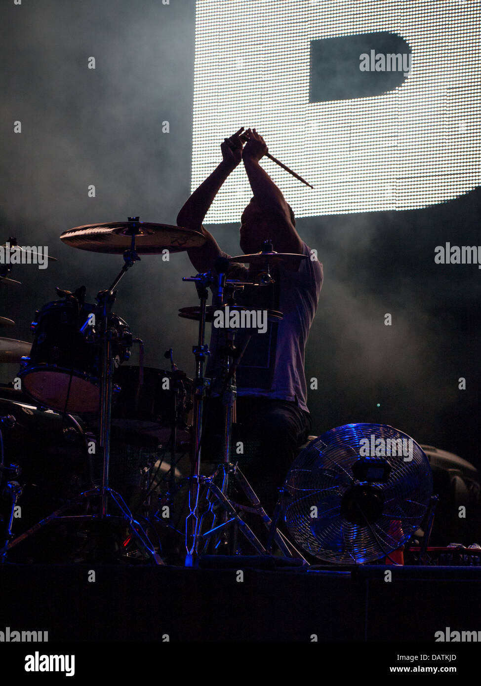 Porto, Portugal, 18. Juli, Meo Stuten Vivas - Musikfestival, Palco Meo, englische Band Bush, Robin Goodridge, klatscht auf den Trommeln Kredit beantragen: Daniel Amado/Alamy Live News Stockfoto