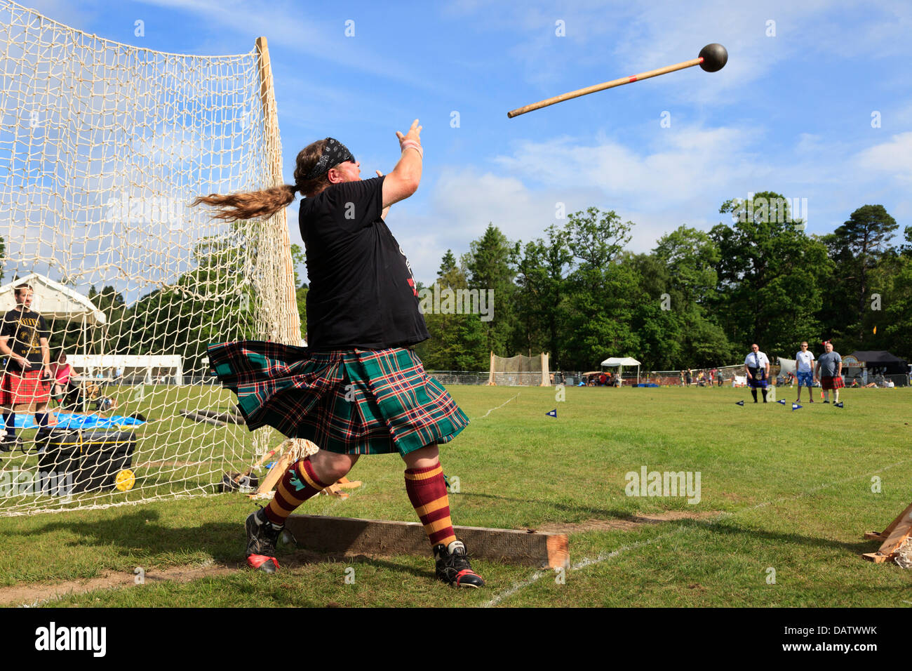 Konkurrent im schottischen Highland Games 22 Pfund Hammer, eine traditionelle schottische Wettbewerb werfen. Stockfoto