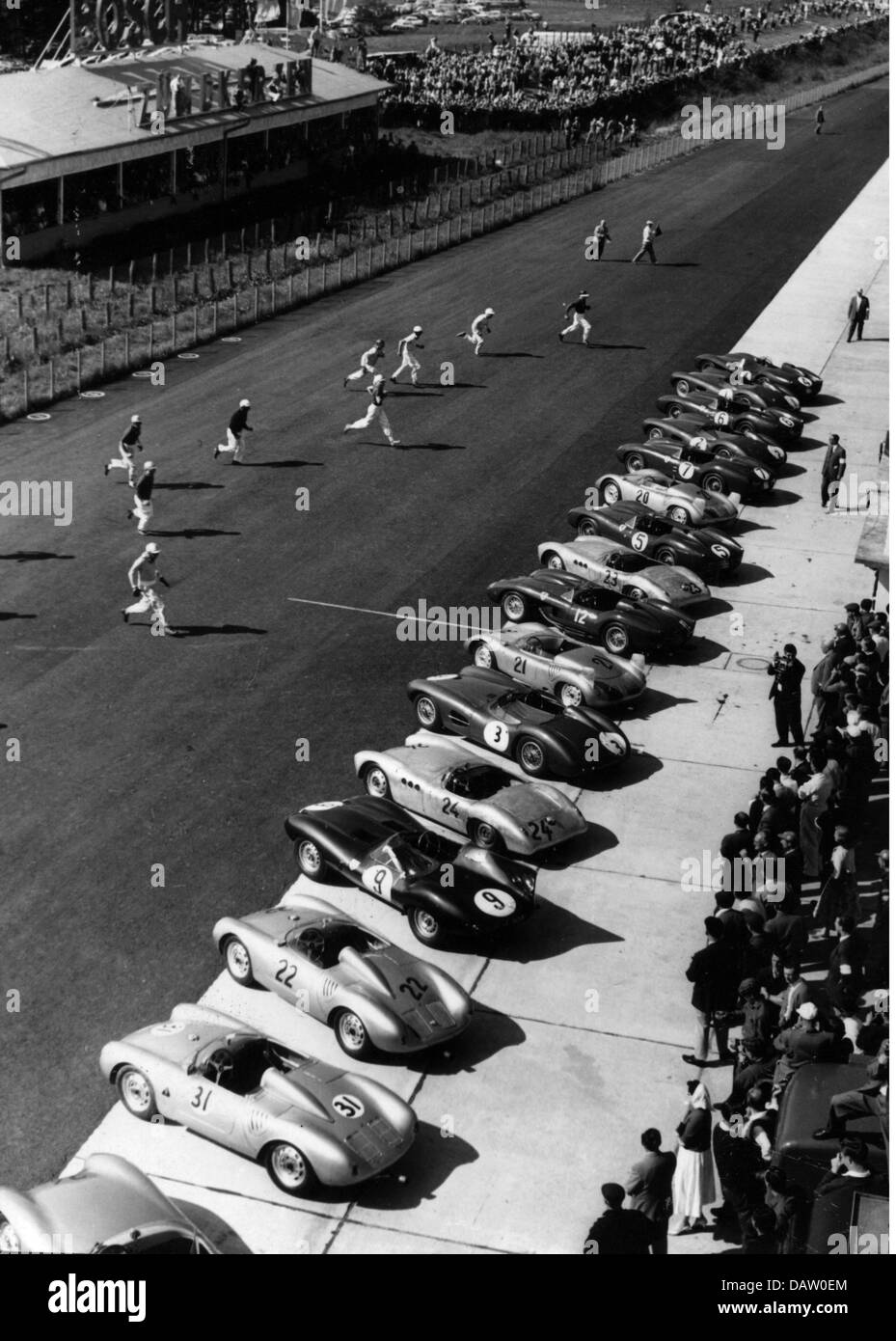 Sport, Autorennen, Nürburgring, Deutschland, Starting a Race, 1950er Jahre, , Zusatzrechte-Abfertigung-nicht verfügbar Stockfoto