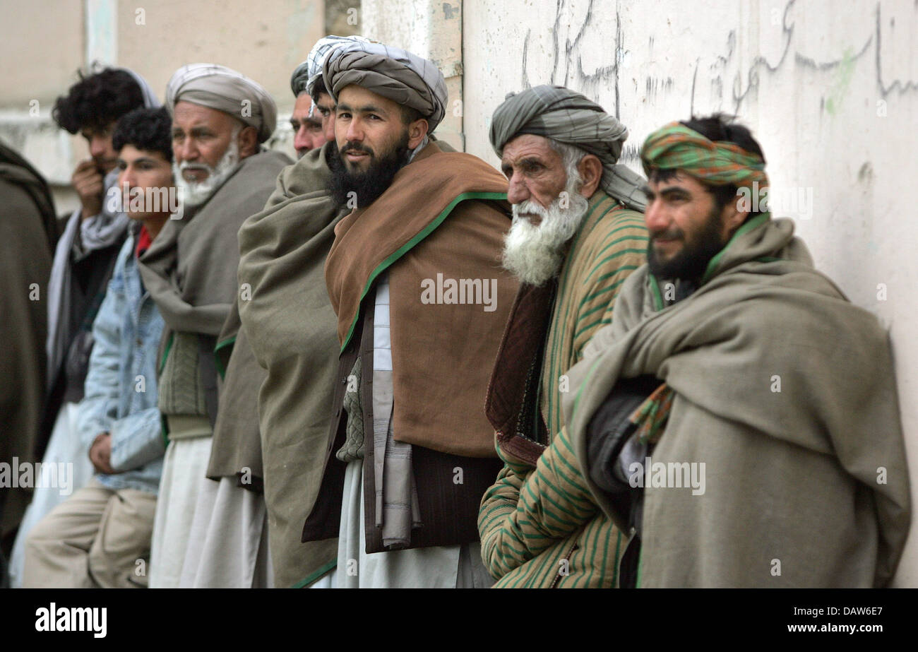 Bewirbt sich binär Makellos traditionelle afghanische kleidung männer