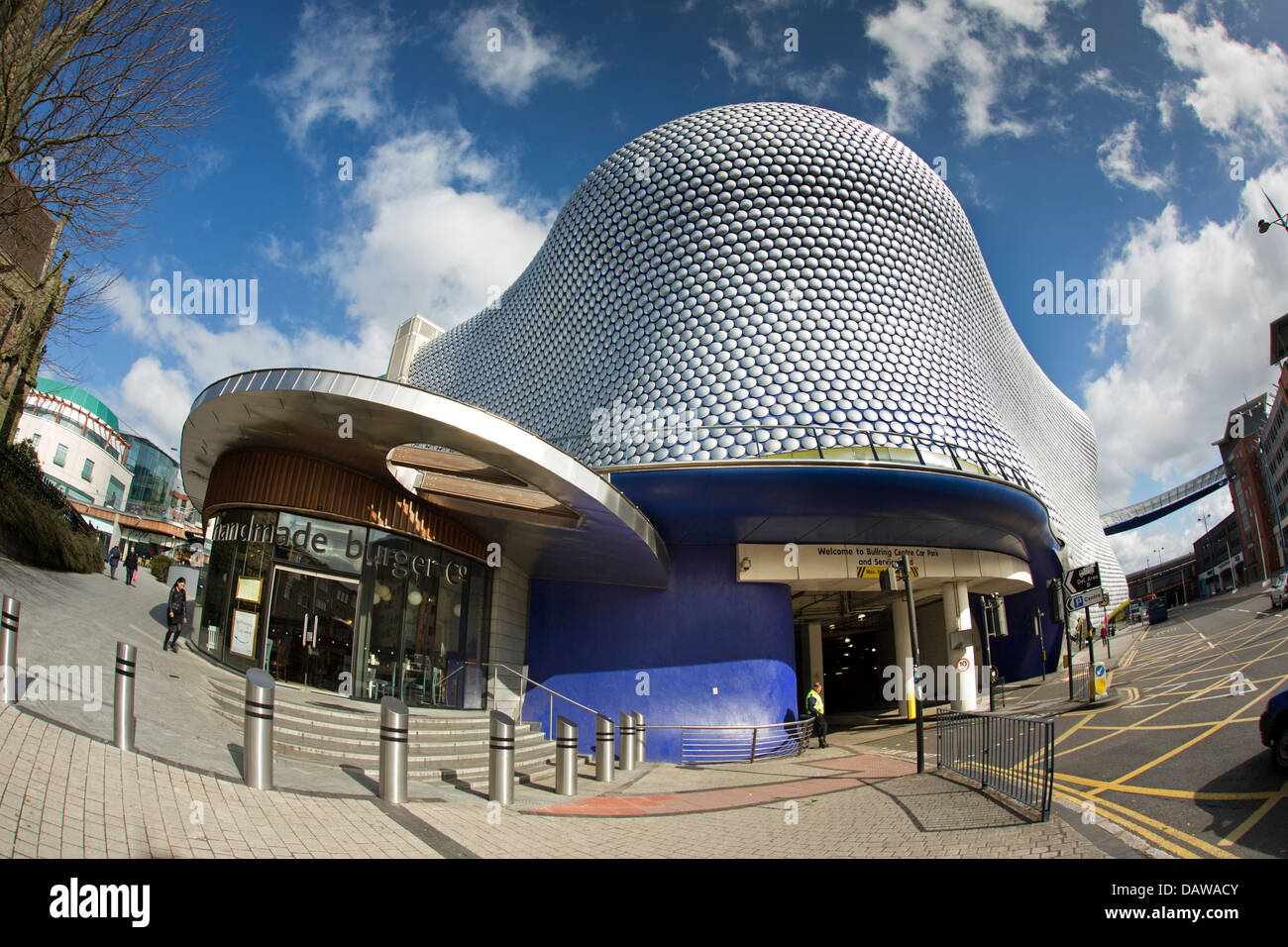 Großbritannien, England, Birmingham, Stierkampfarena, Selfridges Gebäude Eingang zum Parkplatz Fisch Auge Weitwinkel Stockfoto