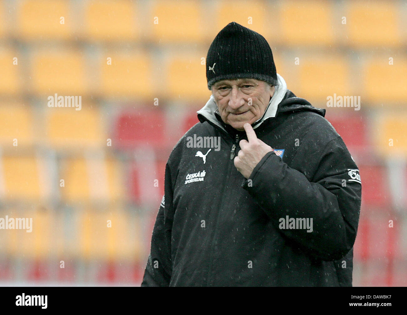 Tschechische Trainer Karel Brückner während seiner Team-Training in Prag, Tschechische Republik, Freitag, 23. März 2007 abgebildet. Die Tschechische Republik steht Deutschland in der EURO 2008-Qualifikation morgen 24 März in Prag, Tschechien. Foto: Oliver Berg Stockfoto