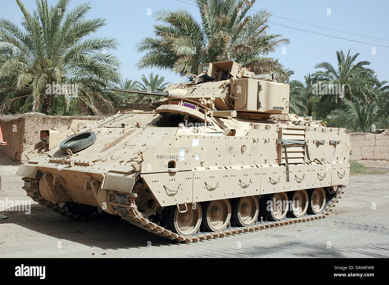 Soldaten des 1. Bataillon des Regiments 68. Armour patrouillieren in M2 Bradley IFV (Infantry Fighting Vehicle) in der Nähe von Baqubah, Irak, Mai 2006. Foto: Carl Schulze Stockfoto