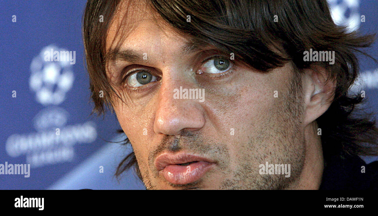 Verteidiger Paolo Maldini des italienischen Chmapions League-Klub AC Mailand gibt eine Pressekonferenz in München, Deutschland, Dienstag, 10. April 2007. AC Milan Gesichter deutschen Seite FC Bayern München in einem Champions Liga Rückspiel Spiel in der Allianz Arena in München am Mittwoch, 11. April 2007. Das erste Bein Match endete mit einem 2:2 Unentschieden. Foto: Lena Bobek Stockfoto