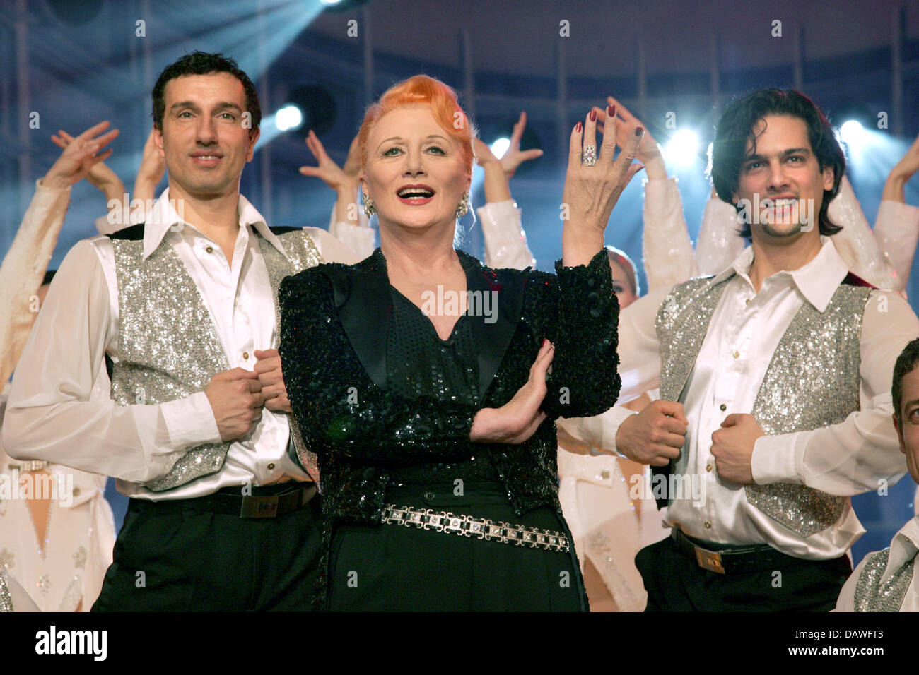 Die Datei Bild zeigt Sängerin Margot Werner bei einer Show Die Datei Bild zeigt Sängerin Margot Werner bei einer Show