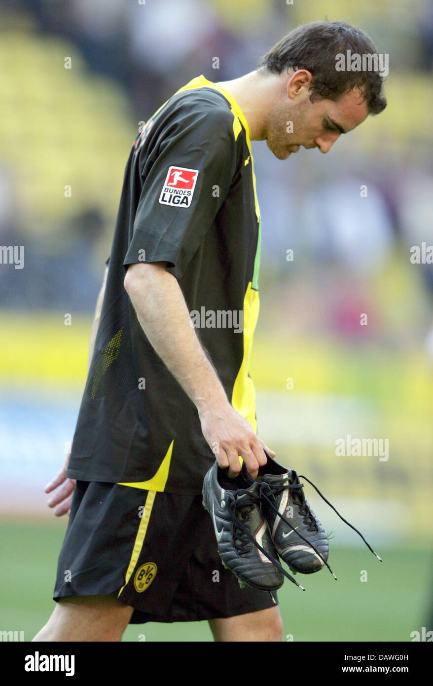 Christoph Metzelder Dortmund ist Disapponted nach die Bundesliga-Spiel Borussia Dortmund V SV Werder Bremen im Signal-Iduna-Park Stadion von Dortmund, Deutschland, 15. April 2007. Bremen gewann das Matrch 0-2. Foto: Federico Gambarini Stockfoto