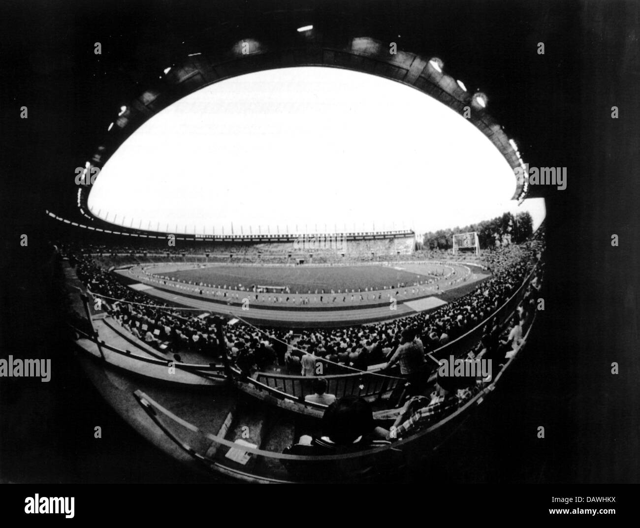 (Dpa-Datei) Blick ins Stadion grundständigen die Eröffnung der Leichtathletik-Weltmeisterschaft 1977 im Rhein-Stadion Düsseldorf, Deutschland, 2. September 1977. Stockfoto