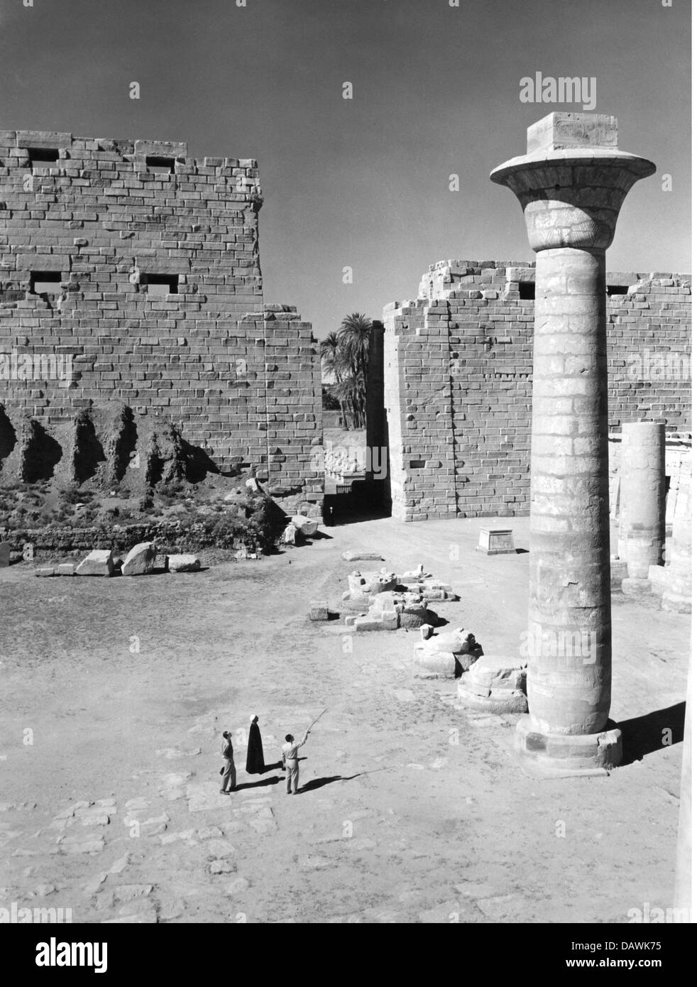 Geographie / Reisen, Ägypten, Karnak, Amun-Ra Tempel, erbaut von König Nectanebo I (Regierungszeit: Ca. 380 - 362 v. Chr.), Ruine, Aufnahme aus den 1950er Jahren, Additional-Rights-Clearences-not available Stockfoto