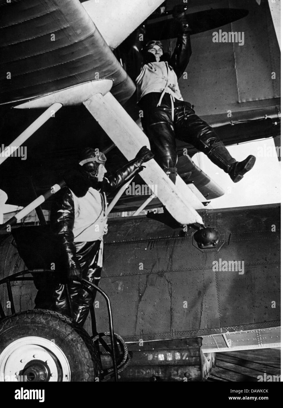 Nationalsozialismus, Militär, Wehrmacht, Luftwaffe, deutsche Marineflieger zurück von einem Flug mit einem Wasserflugzeug, um 1940, zusätzliche-Rechte-Abfertigungsflüge-nicht verfügbar Stockfoto