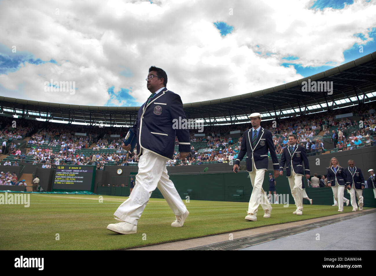 Der All England Lawn Tennis & Croquet Club Linienrichter am Court One auf Wimbledon Tennis Championships 2013 Stockfoto