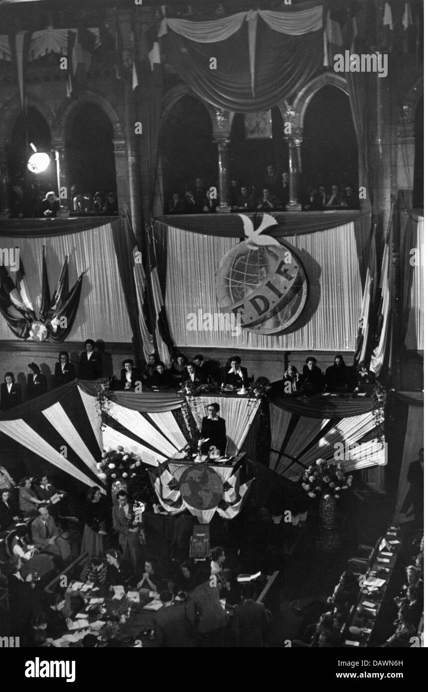 Politik, Internationaler Frauenkongress, Budapest, 3.- 6.12.1948, Eröffnung, 3.12.1948, Internationale Demokratische Frauenföderation, Ungarn, Frauen, Nachkriegszeit, 1940er, 40er, 20th Century, historisch, historisch, Menschen, Zusatzrechte-Clearences-nicht verfügbar Stockfoto