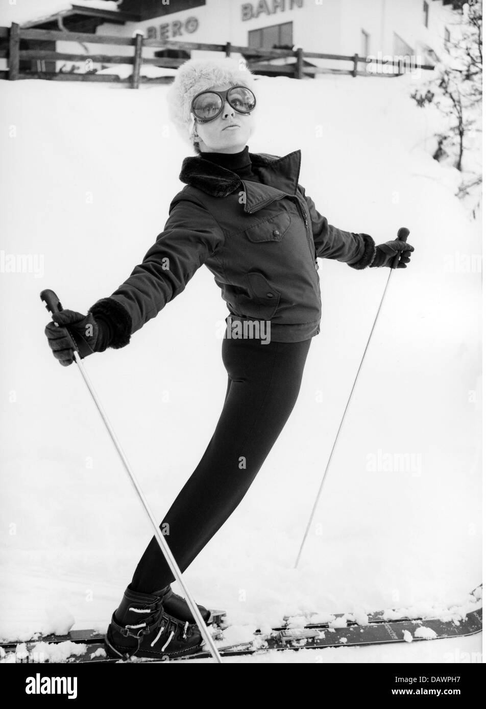 Freizeit / Sport, Wintersport, Ski, Frau auf Ski, 1969, Additional-Rights-Clearences-not available Stockfoto