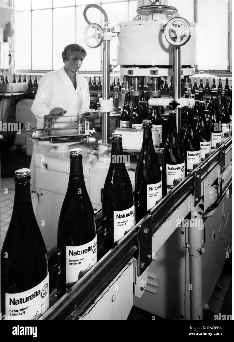 Industrie, Lebensmittel, Getränke, Apfelsaftkennzeichnung, Deutschland, um 1970, Zusatz-Rights-Clearences-not available Stockfoto