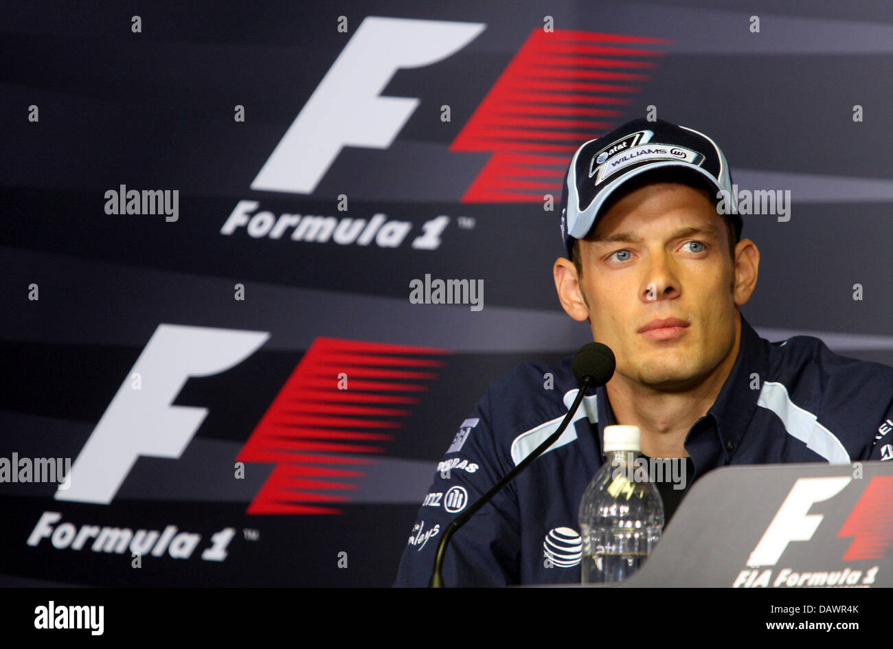 Österreichischer Formel-1-Pilot Alexander Wurz Williams hört Fragen im Rahmen einer Pressekonferenz auf der Rennstrecke Gilles Villeneuve in Montreal, Kanada, 7. Juni 2007. Der Grand Prix von Kanada findet am 10. Juni 2007. Foto: GERO BRELOER Stockfoto