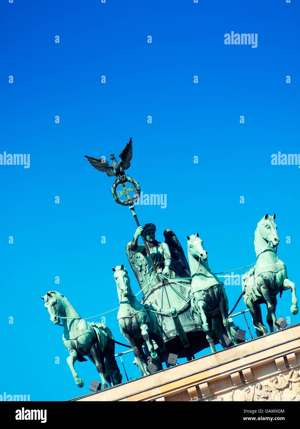 Detail der Statue der Quadriga auf dem Brandenburger Tor in Berlin Deutschland Stockfoto