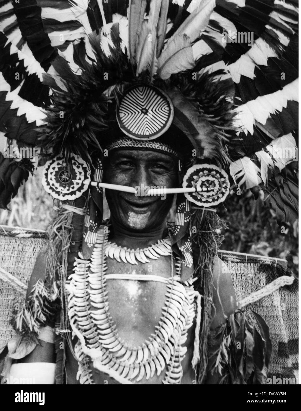 Menschen, Ethnologie, Männer, Papua-Neuguinea, gebürtiger Mann aus Hanuabada Dorf, verkleidet für ein Dorffest, um 1960, zusätzliche-Rechte-Clearences-nicht verfügbar Stockfoto