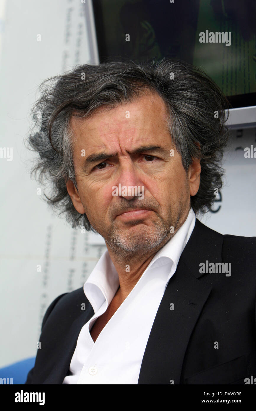 Französischer Philosoph und Publizist Bernard-Henri Lévy ist auf der "Leipziger Buchmesse" in Leipzig, Deutschland, 23. März 2007 abgebildet. Foto: Erwin Elsner Stockfoto