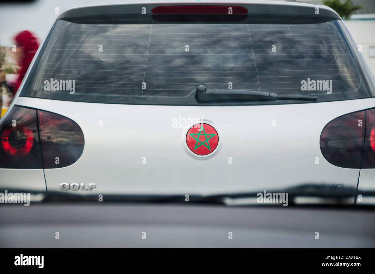 Auto mit marokkanische Flagge Stockfoto