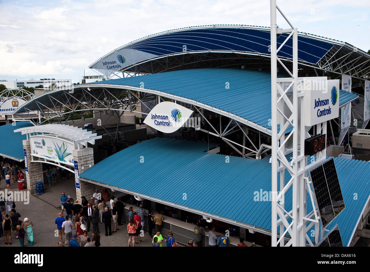 Die Johnson Controls Welt Klangbühne ist auf Henry W. Maier Festival Park (Summerfest Grounds) in Milwaukee zu sehen Stockfoto Die Johnson Controls Welt Klangbühne ist auf Henry W. Maier Festival Park (Summerfest Grounds) in Milwaukee zu sehen Stockfoto