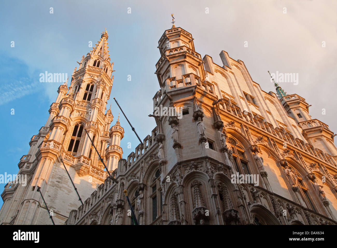 Brüssel - das Rathaus im Abendlicht. UNESCO-Weltkulturerbe. Stockfoto