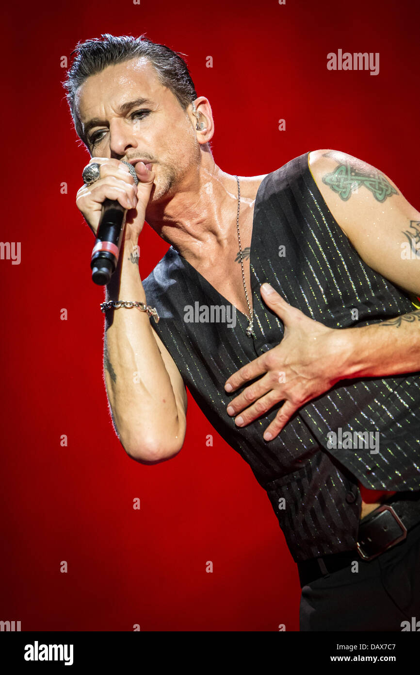 Mailand Italien. 18. Juli 2013. Der bekannte englische rock-Band DEPECHE MODE live im Stadio San Siro während "The Delta Machine Tour 2013" Credit führt: Rodolfo weitertransferiert/Alamy Live News Stockfoto