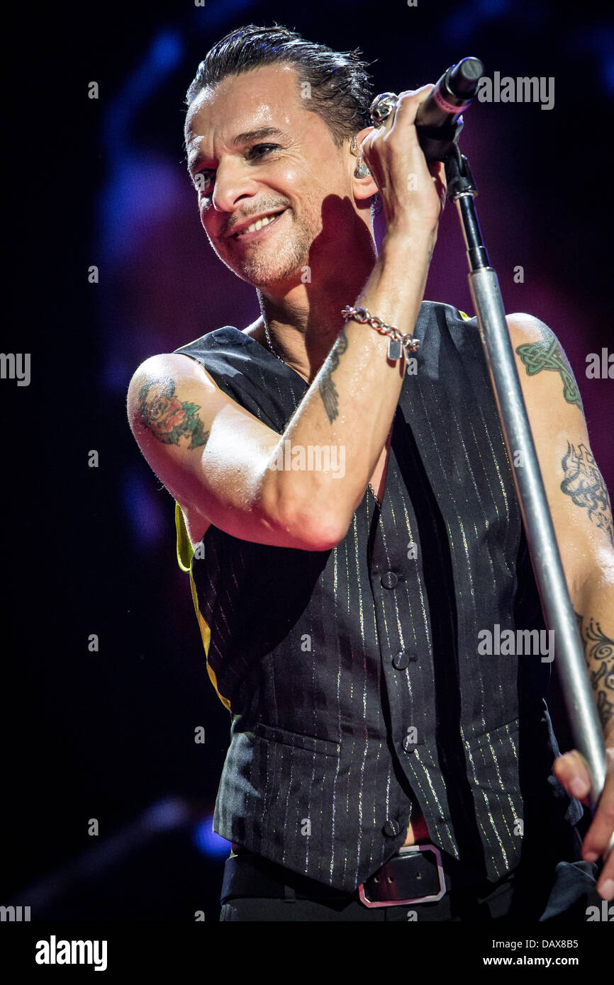 Mailand Italien. 18. Juli 2013. Der bekannte englische rock-Band DEPECHE MODE live im Stadio San Siro während "The Delta Machine Tour 2013" Credit führt: Rodolfo weitertransferiert/Alamy Live News Stockfoto