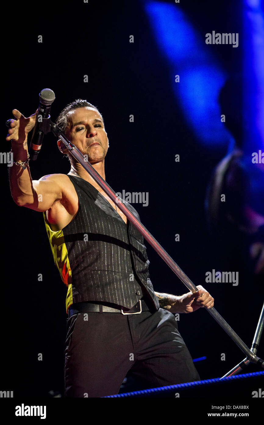 Mailand Italien. 18. Juli 2013. Der bekannte englische rock-Band DEPECHE MODE live im Stadio San Siro während "The Delta Machine Tour 2013" Credit führt: Rodolfo weitertransferiert/Alamy Live News Stockfoto